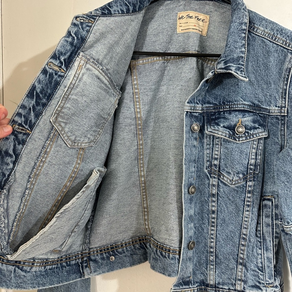 FREE PEOPLE, light indigo denim jean jacket, NWT, size medium - Picture 6 of 10